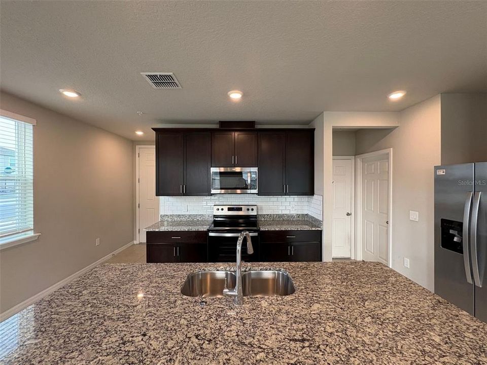 For Rent: $2,350 (3 beds, 2 baths, 1795 Square Feet)