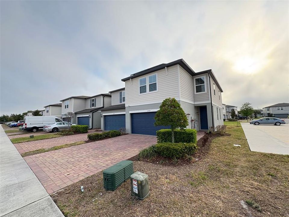 For Rent: $2,350 (3 beds, 2 baths, 1795 Square Feet)