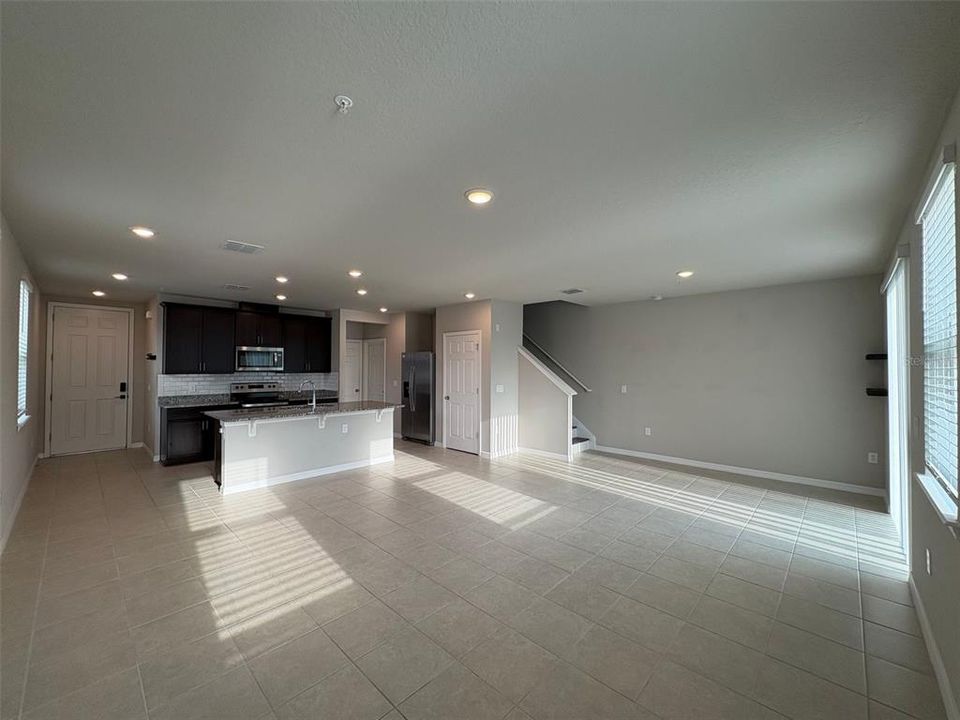 For Rent: $2,350 (3 beds, 2 baths, 1795 Square Feet)