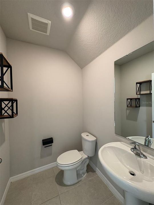 For Rent: $2,350 (3 beds, 2 baths, 1795 Square Feet)