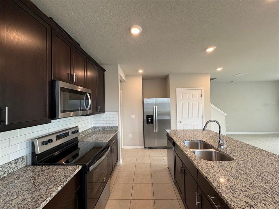 For Rent: $2,350 (3 beds, 2 baths, 1795 Square Feet)