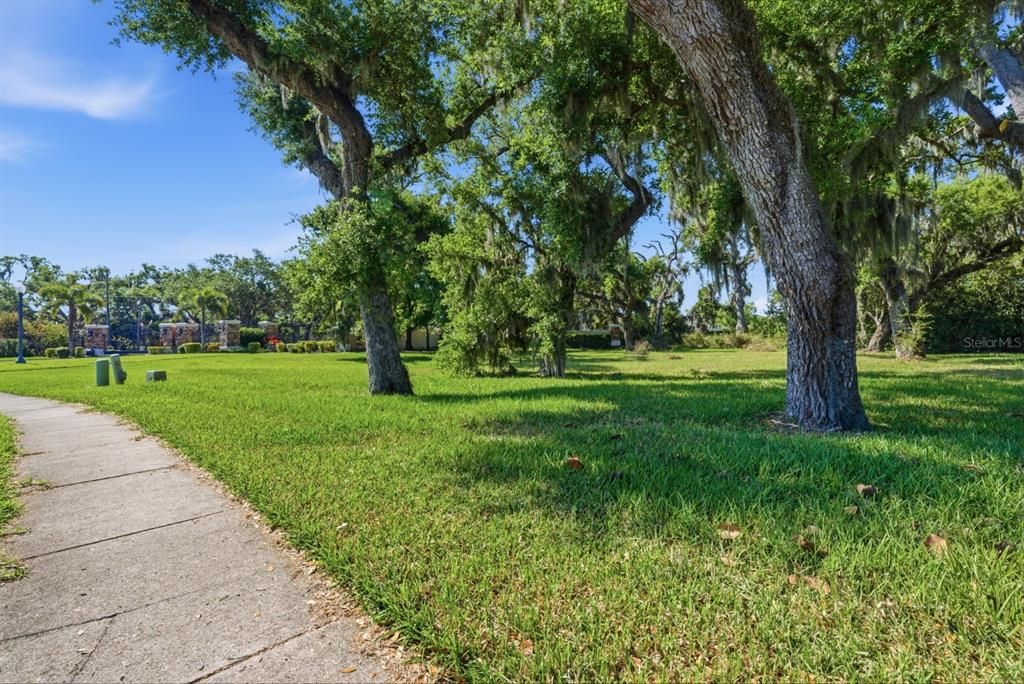 На продажу: $250,000 (0.83 acres)