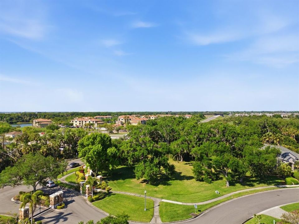 На продажу: $250,000 (0.83 acres)