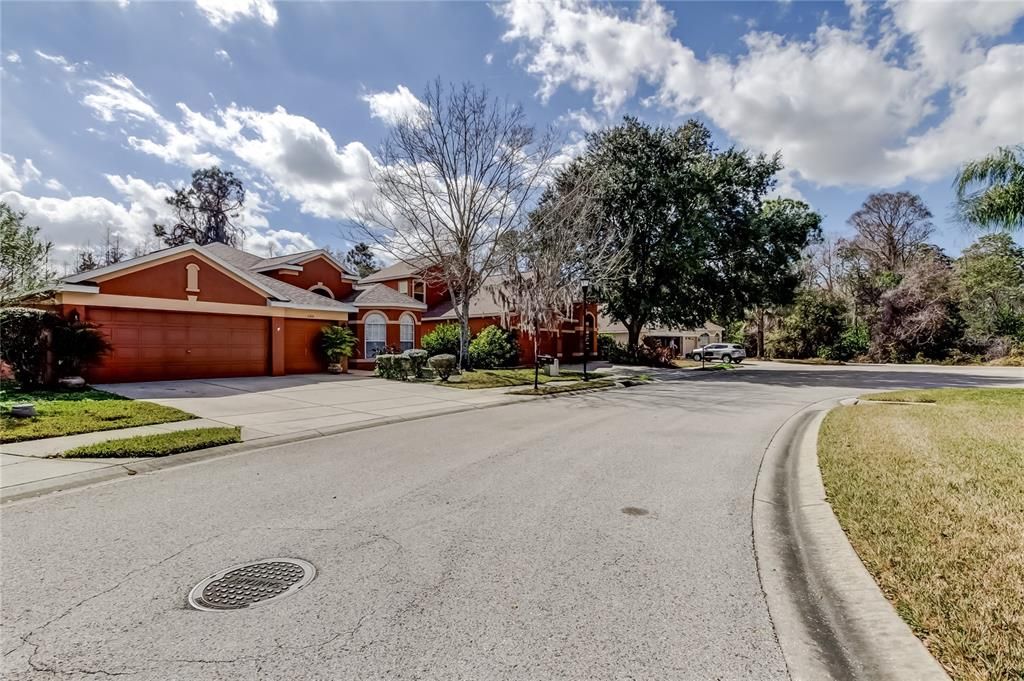 Activo con contrato: $375,000 (4 camas, 2 baños, 2028 Pies cuadrados)