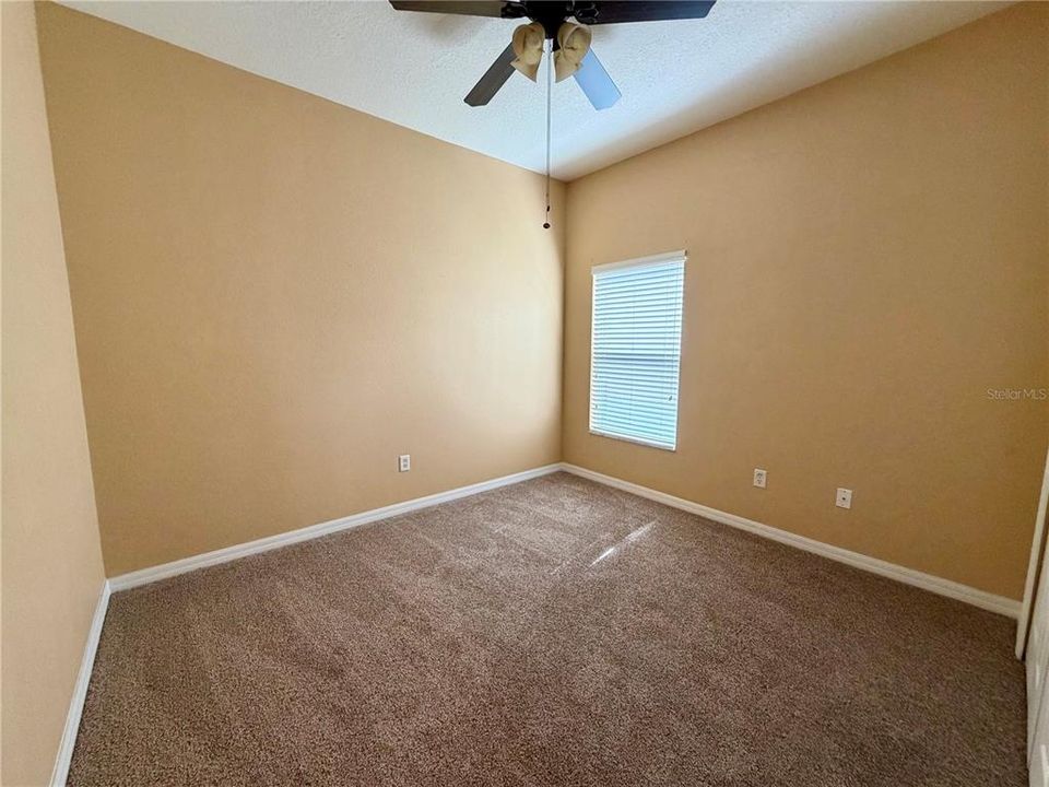 Activo con contrato: $375,000 (4 camas, 2 baños, 2028 Pies cuadrados)