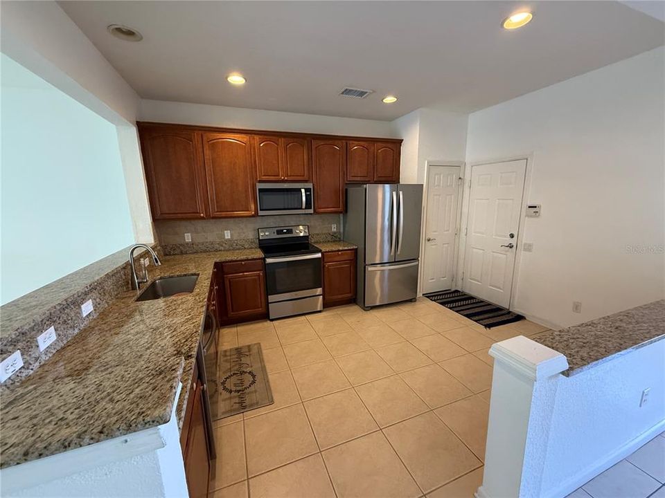 Active With Contract: $2,400 (3 beds, 2 baths, 1608 Square Feet)