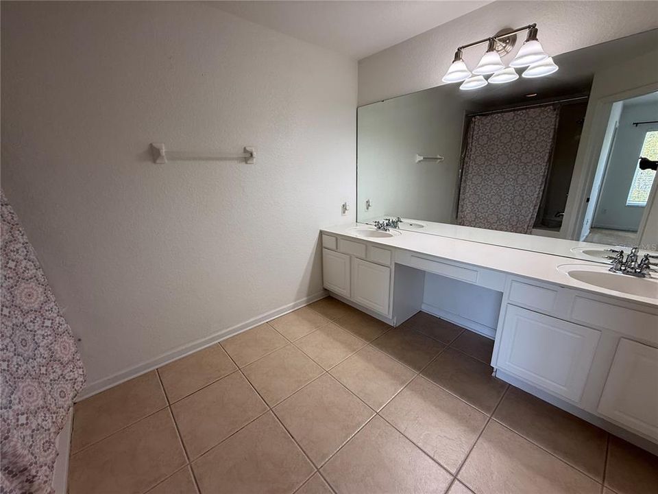Active With Contract: $2,400 (3 beds, 2 baths, 1608 Square Feet)