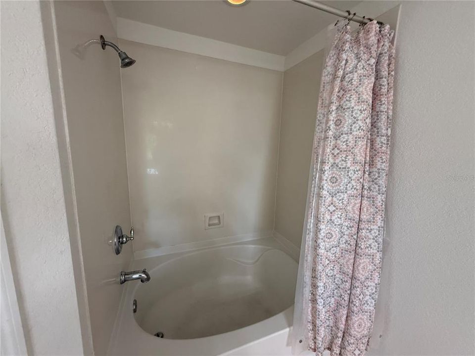 Active With Contract: $2,400 (3 beds, 2 baths, 1608 Square Feet)