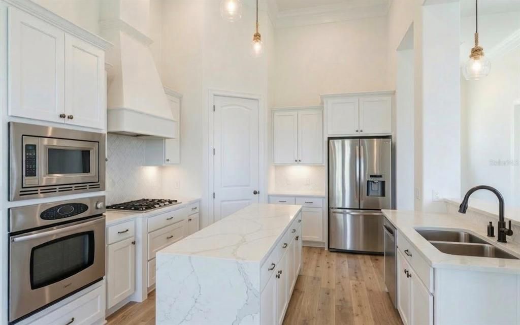 En Venta: $994,000 (4 camas, 3 baños, 2670 Pies cuadrados)
