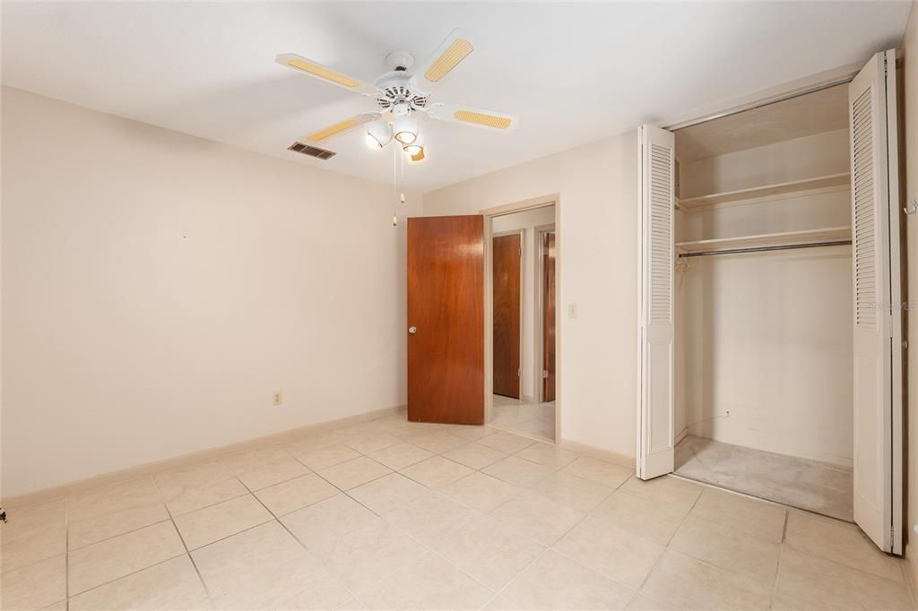 Под контрактом: $229,500 (3 спален, 2 ванн, 1017 Квадратных фут)