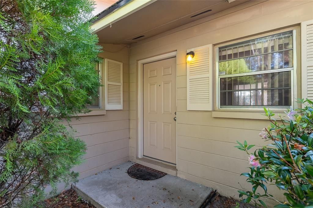 Под контрактом: $229,500 (3 спален, 2 ванн, 1017 Квадратных фут)