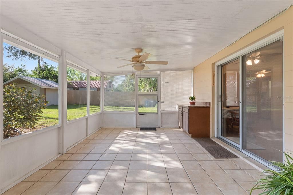 Под контрактом: $229,500 (3 спален, 2 ванн, 1017 Квадратных фут)