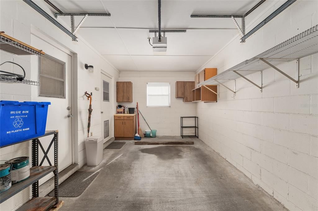 Под контрактом: $229,500 (3 спален, 2 ванн, 1017 Квадратных фут)