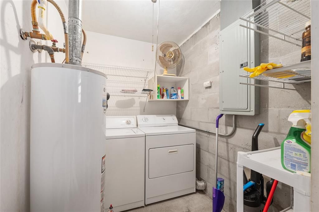 Под контрактом: $229,500 (3 спален, 2 ванн, 1017 Квадратных фут)