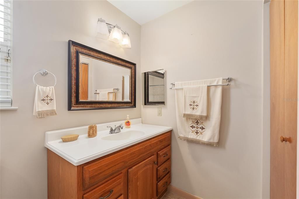 Под контрактом: $229,500 (3 спален, 2 ванн, 1017 Квадратных фут)