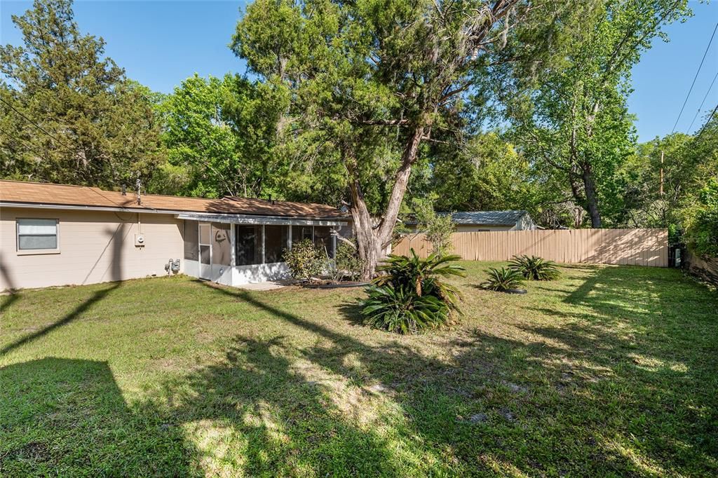 Под контрактом: $229,500 (3 спален, 2 ванн, 1017 Квадратных фут)