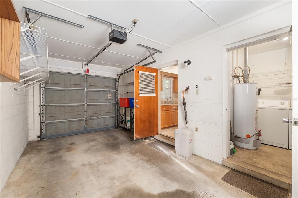 Под контрактом: $229,500 (3 спален, 2 ванн, 1017 Квадратных фут)