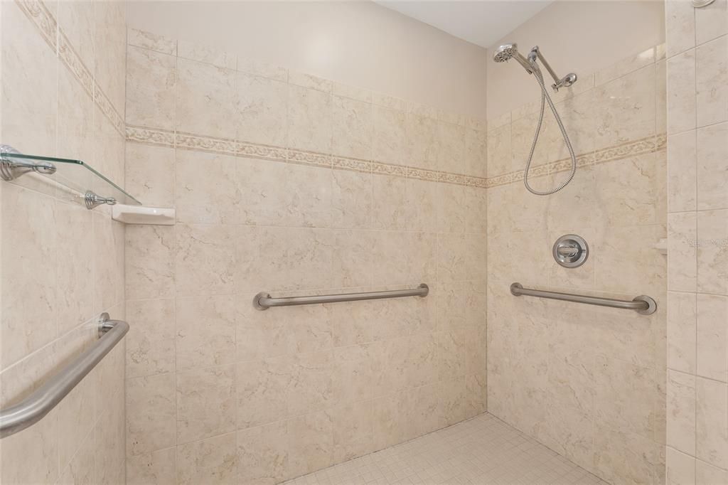 Под контрактом: $229,500 (3 спален, 2 ванн, 1017 Квадратных фут)