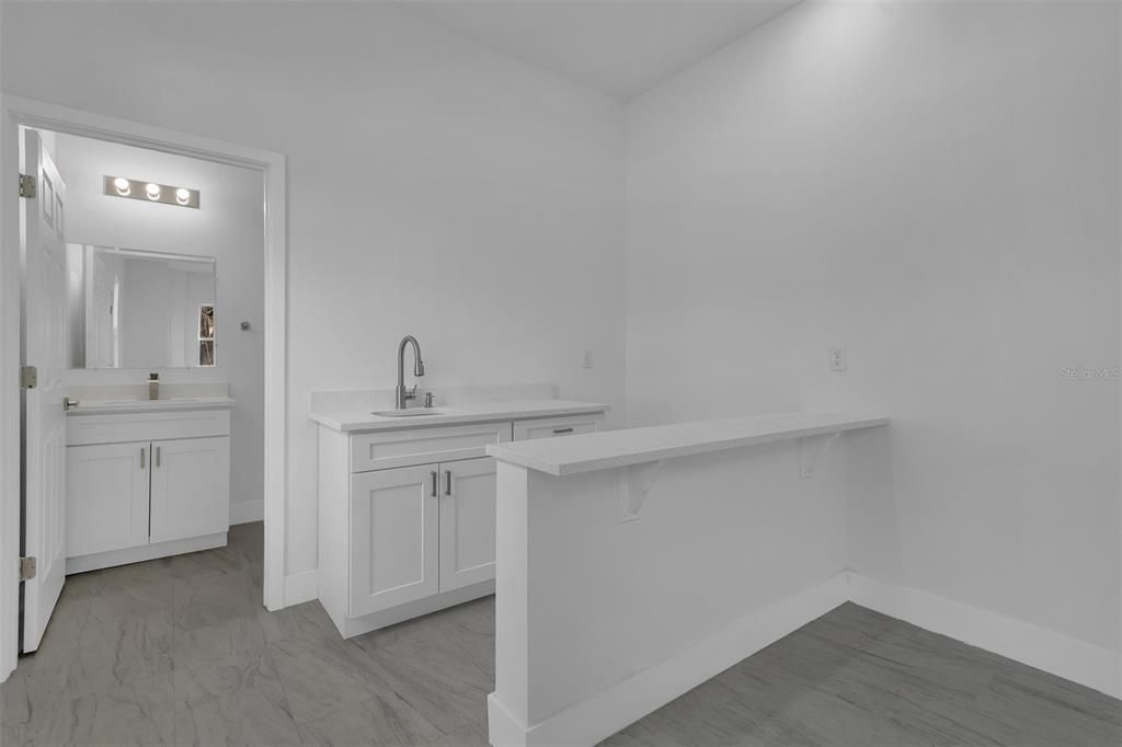 En Renta: $2,300 (3 camas, 2 baños, 1900 Pies cuadrados)
