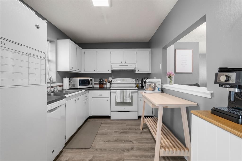 На продажу: $170,000 (2 спален, 2 ванн, 1049 Квадратных фут)