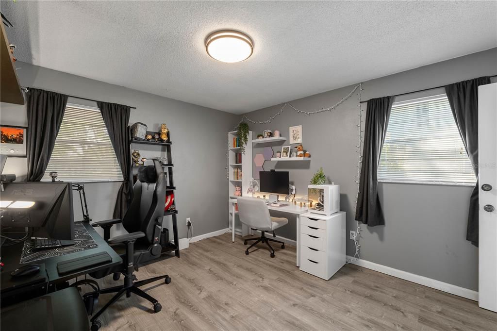 На продажу: $170,000 (2 спален, 2 ванн, 1049 Квадратных фут)