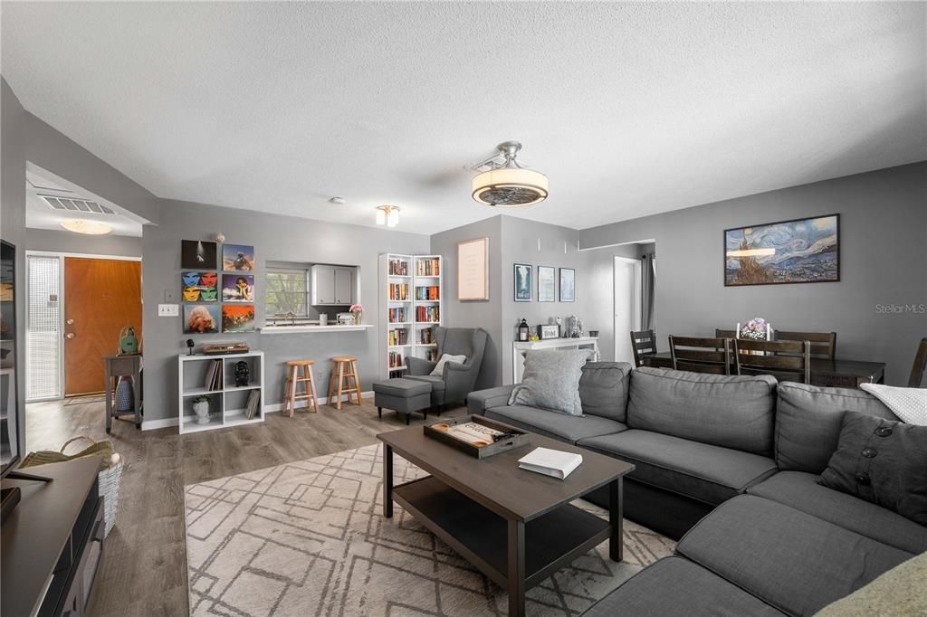 На продажу: $170,000 (2 спален, 2 ванн, 1049 Квадратных фут)