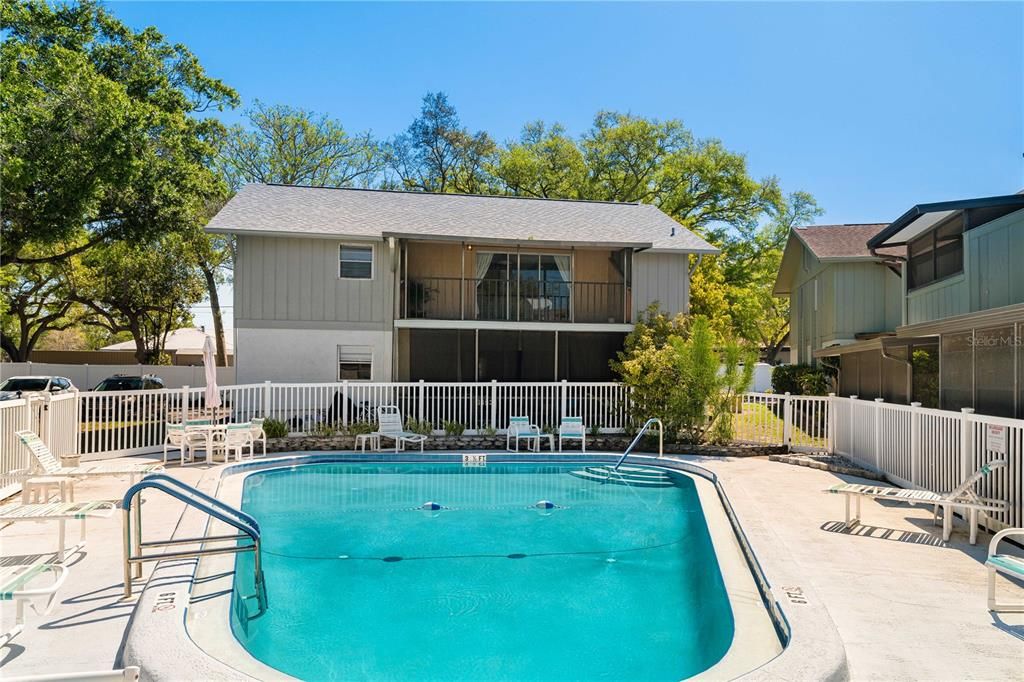 На продажу: $170,000 (2 спален, 2 ванн, 1049 Квадратных фут)