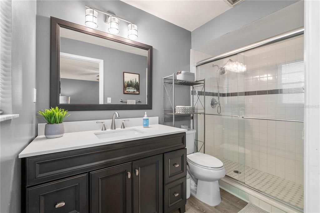 На продажу: $170,000 (2 спален, 2 ванн, 1049 Квадратных фут)