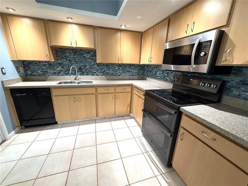 En Venta: $259,000 (2 camas, 2 baños, 1051 Pies cuadrados)