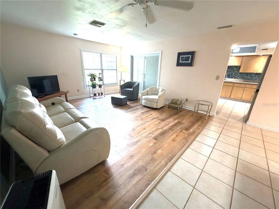 En Venta: $259,000 (2 camas, 2 baños, 1051 Pies cuadrados)