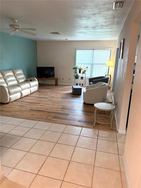 En Venta: $259,000 (2 camas, 2 baños, 1051 Pies cuadrados)