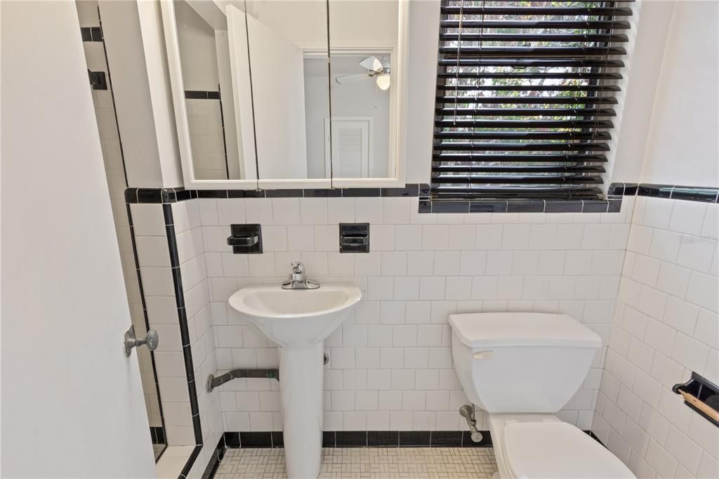 Active With Contract: $270,000 (3 beds, 2 baths, 1946 Square Feet)