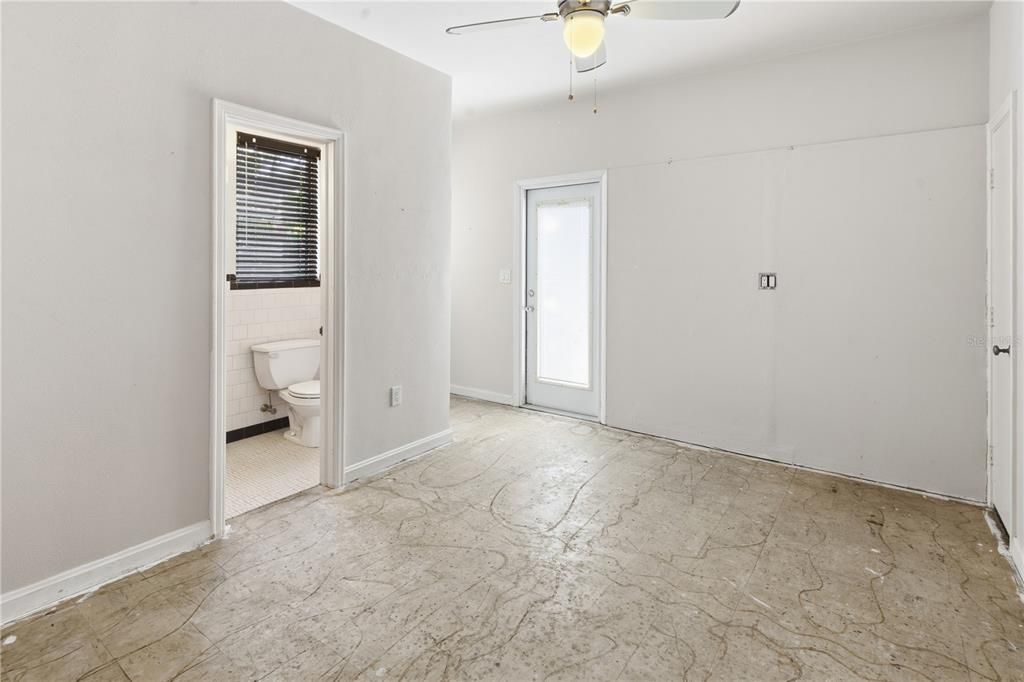 Active With Contract: $270,000 (3 beds, 2 baths, 1946 Square Feet)