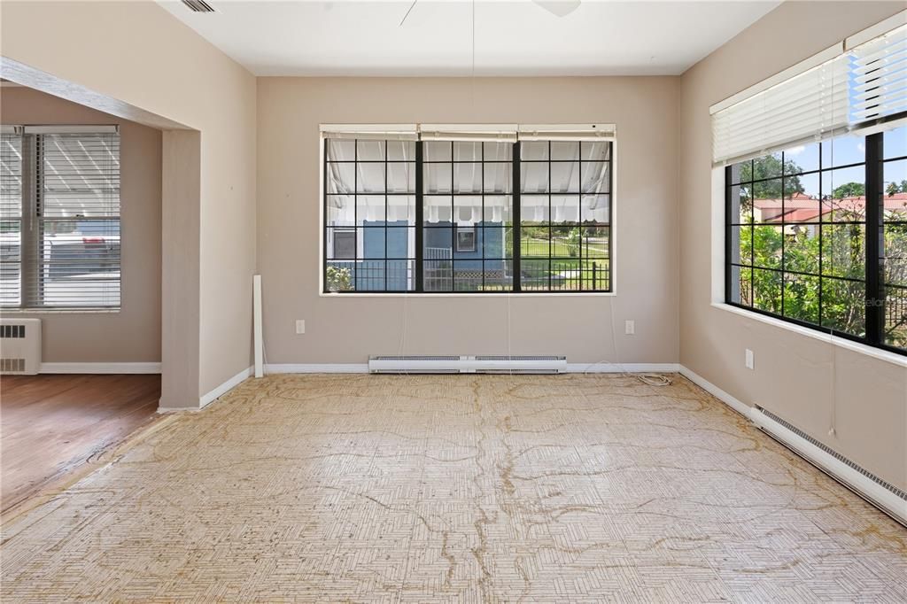 Active With Contract: $270,000 (3 beds, 2 baths, 1946 Square Feet)