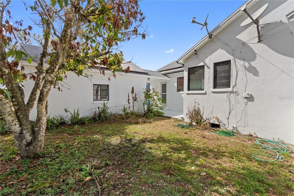Active With Contract: $270,000 (3 beds, 2 baths, 1946 Square Feet)