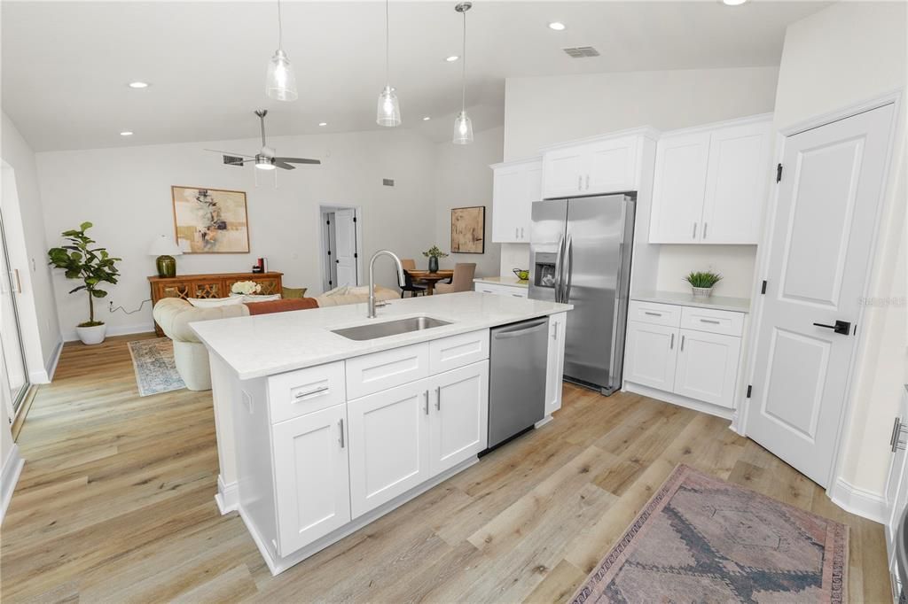 На продажу: $309,950 (3 спален, 2 ванн, 1455 Квадратных фут)