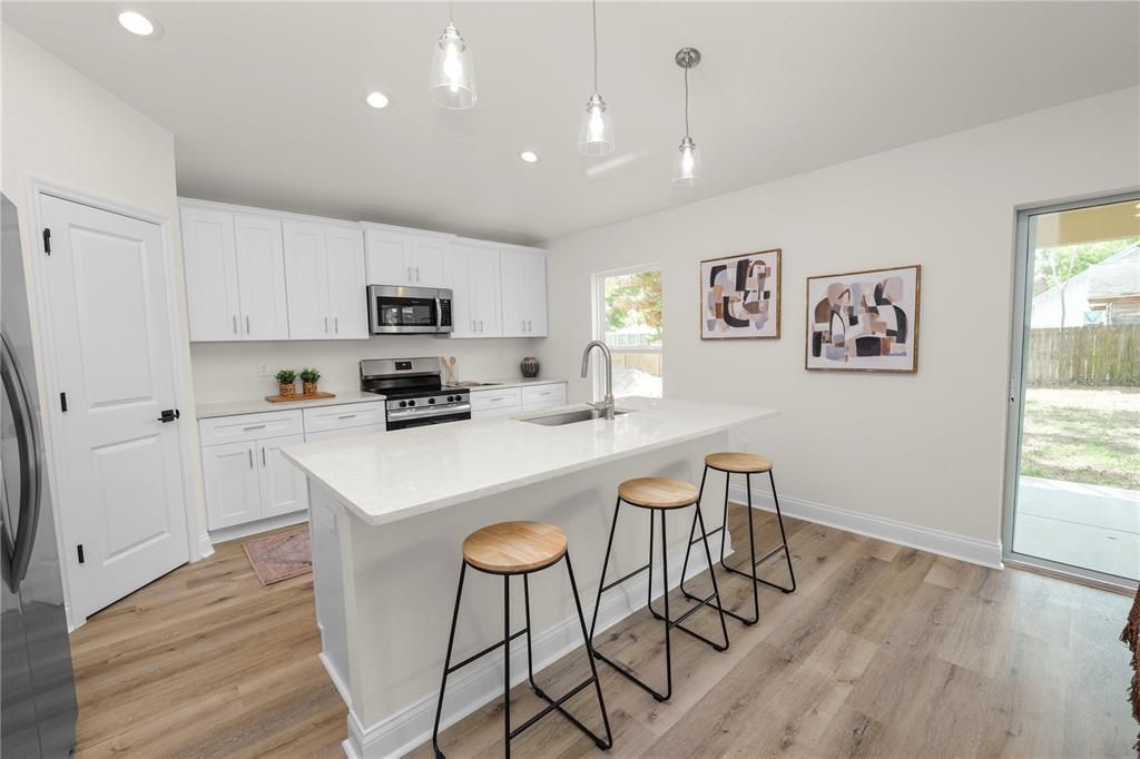 На продажу: $309,950 (3 спален, 2 ванн, 1455 Квадратных фут)