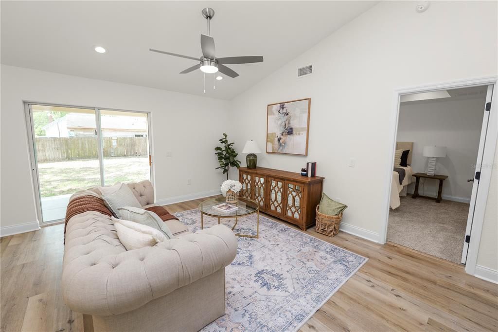 На продажу: $309,950 (3 спален, 2 ванн, 1455 Квадратных фут)