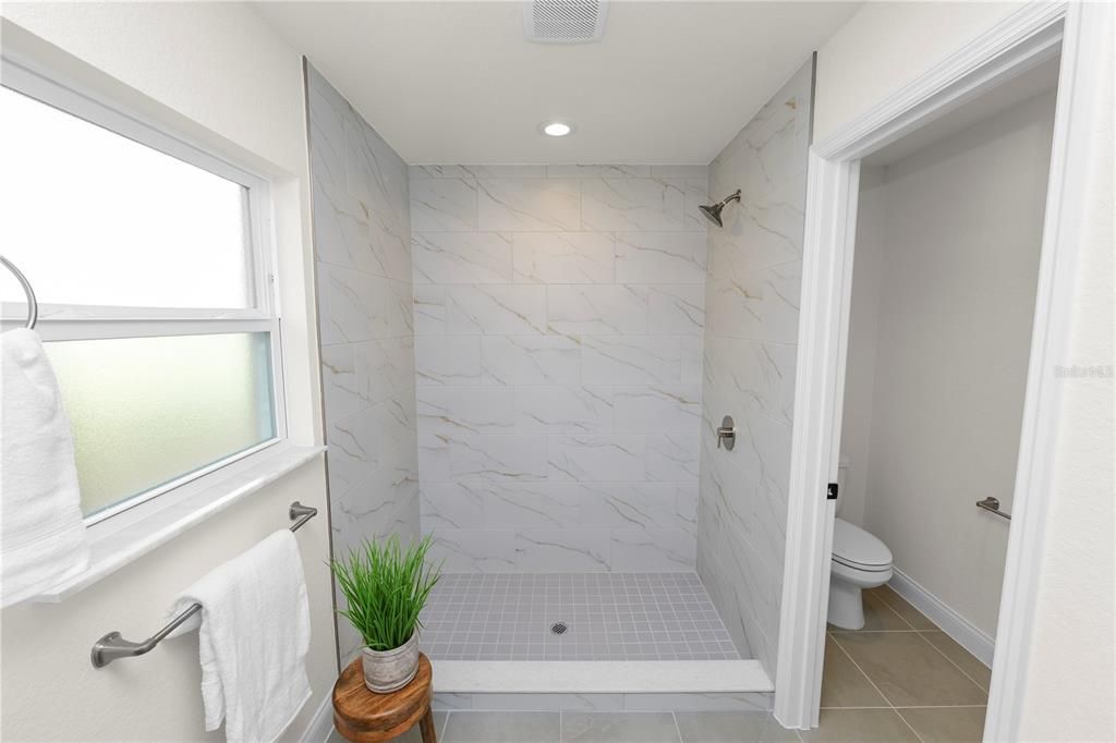 На продажу: $309,950 (3 спален, 2 ванн, 1455 Квадратных фут)