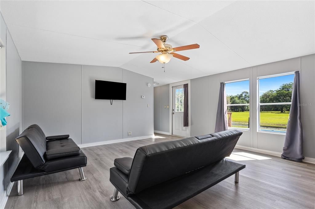 For Sale: $599,900 (2 beds, 2 baths, 1152 Square Feet)