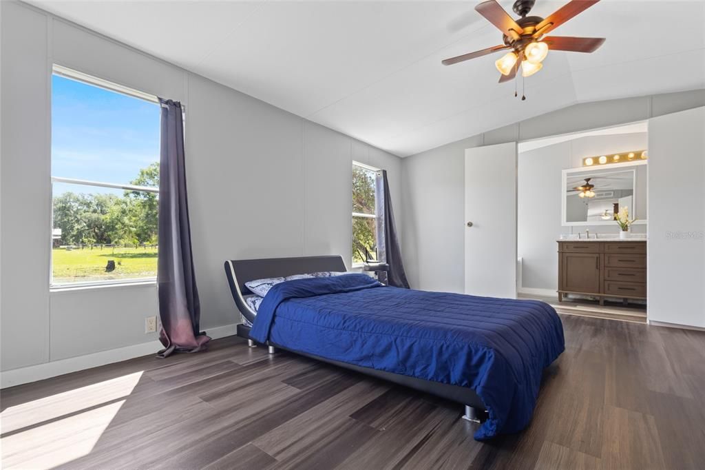 For Sale: $599,900 (2 beds, 2 baths, 1152 Square Feet)