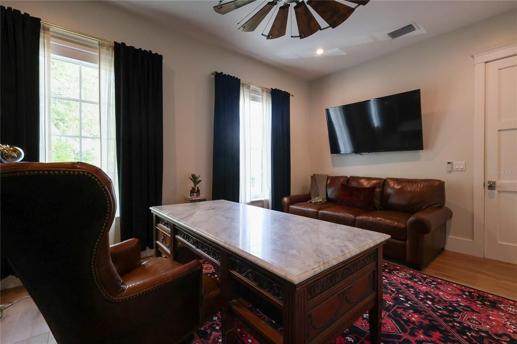 В аренду: $18,000 (5 спален, 5 ванн, 4552 Квадратных фут)