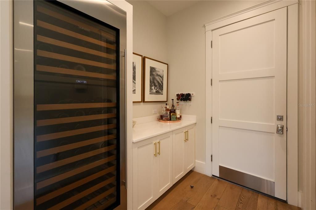 В аренду: $18,000 (5 спален, 5 ванн, 4552 Квадратных фут)