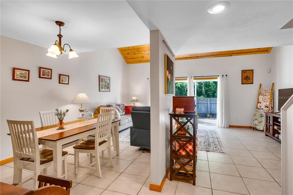 For Sale: $313,700 (4 beds, 2 baths, 1878 Square Feet)
