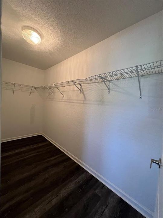 Activo con contrato: $2,175 (3 camas, 2 baños, 1822 Pies cuadrados)