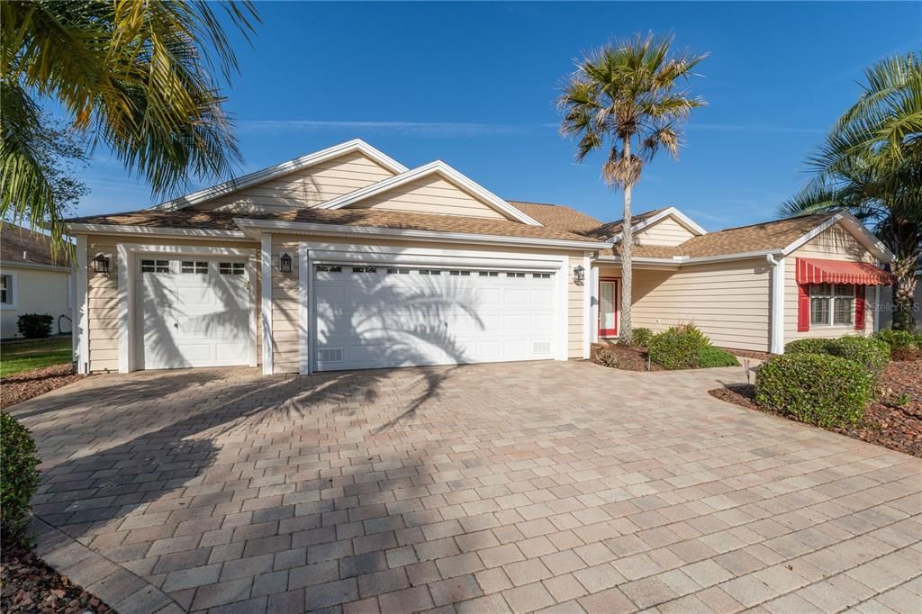 For Sale: $655,000 (3 beds, 2 baths, 2318 Square Feet)