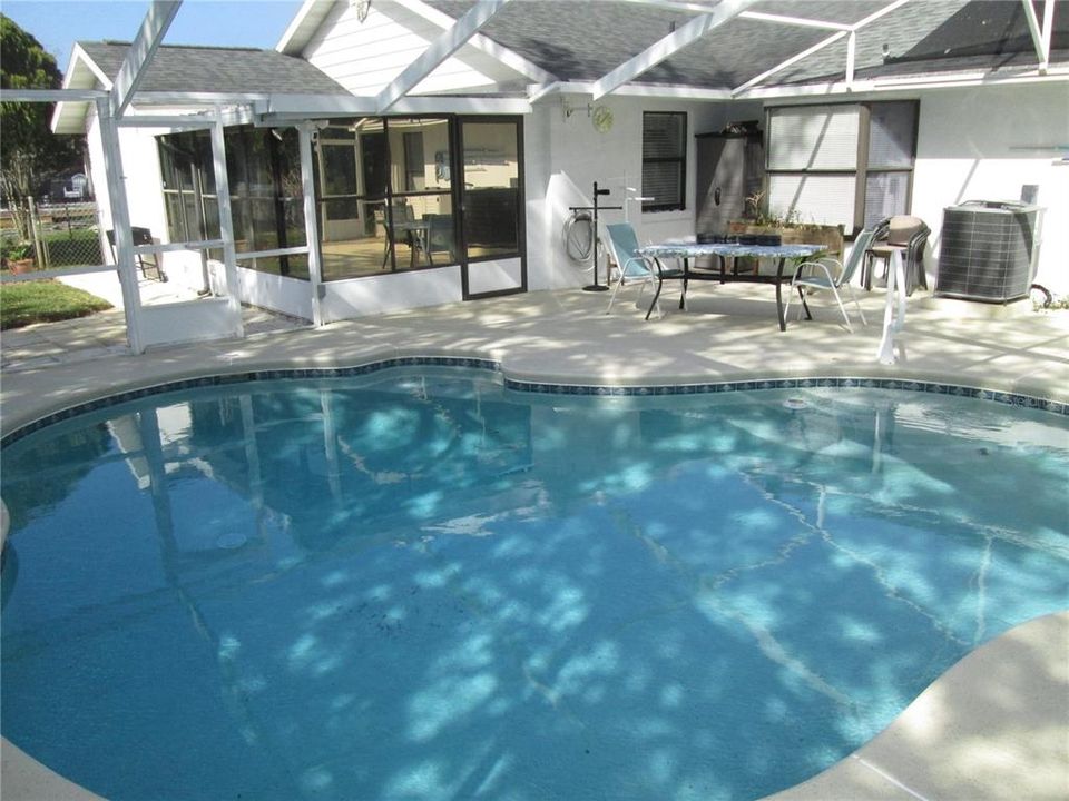 Activo con contrato: $359,900 (3 camas, 2 baños, 1640 Pies cuadrados)