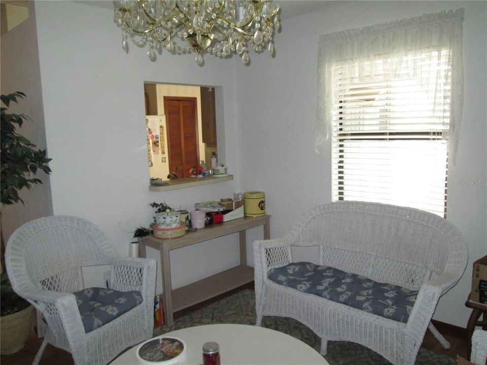 Activo con contrato: $359,900 (3 camas, 2 baños, 1640 Pies cuadrados)