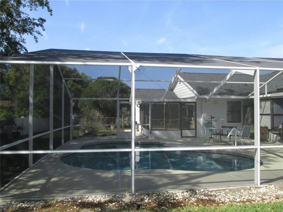 Activo con contrato: $359,900 (3 camas, 2 baños, 1640 Pies cuadrados)