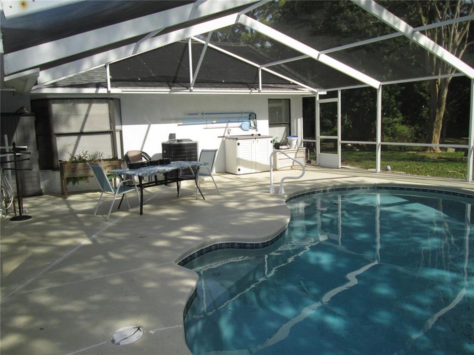 Activo con contrato: $359,900 (3 camas, 2 baños, 1640 Pies cuadrados)